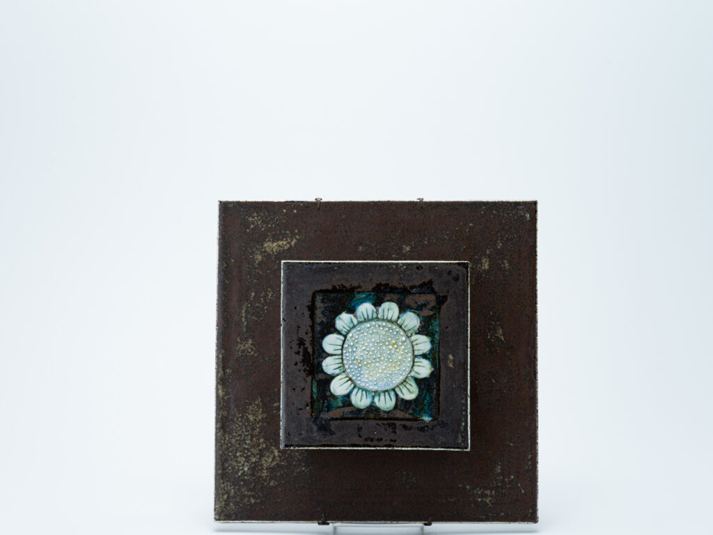 シルヴィア・レウショヴィウス 花のレリーフ、1967年