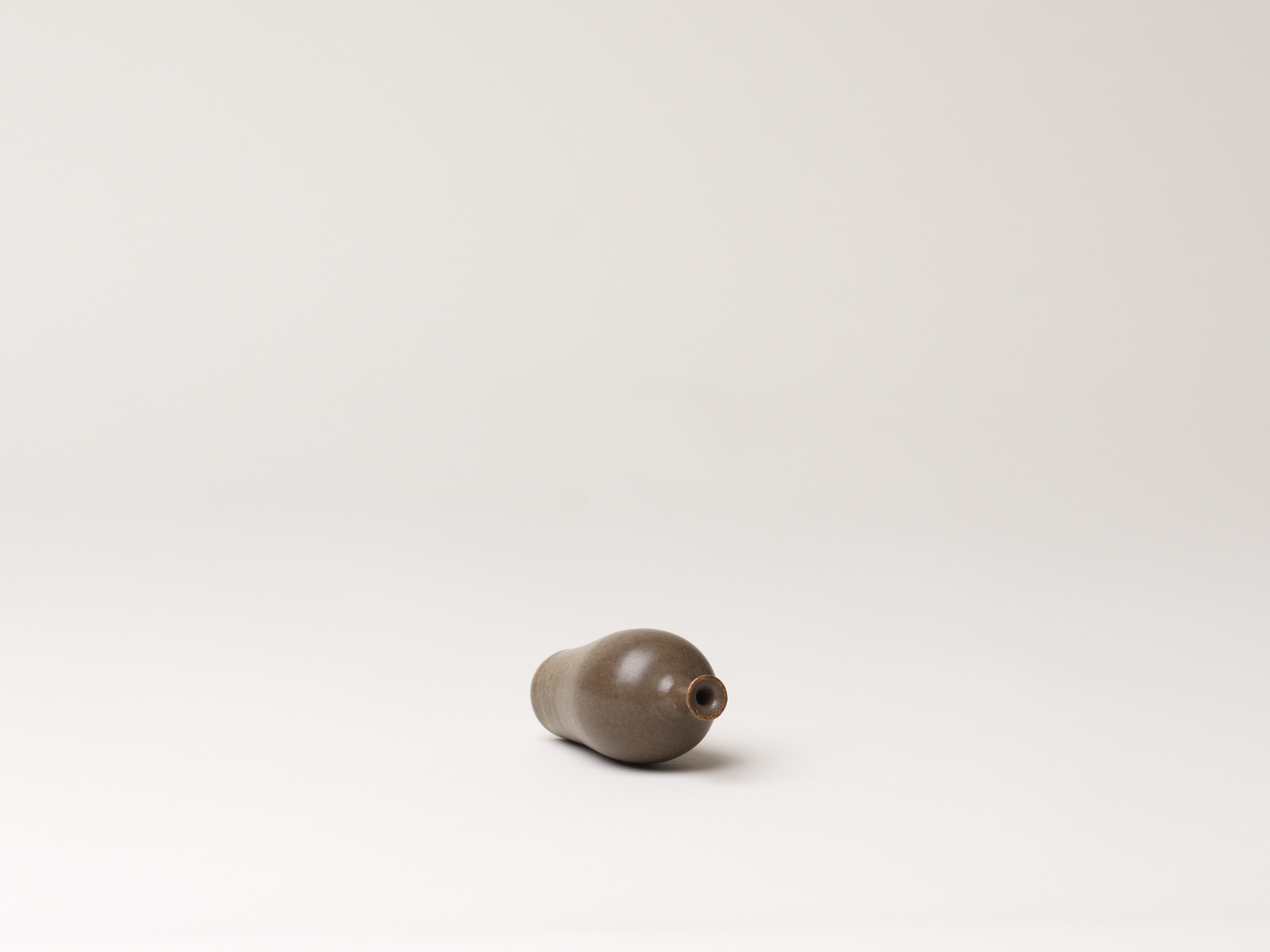 ヴィヴィ・カリッセンドルフ 花器 h9.5cm ヴィヴィ・カリッセンドルフ 花器 h9.5cm
